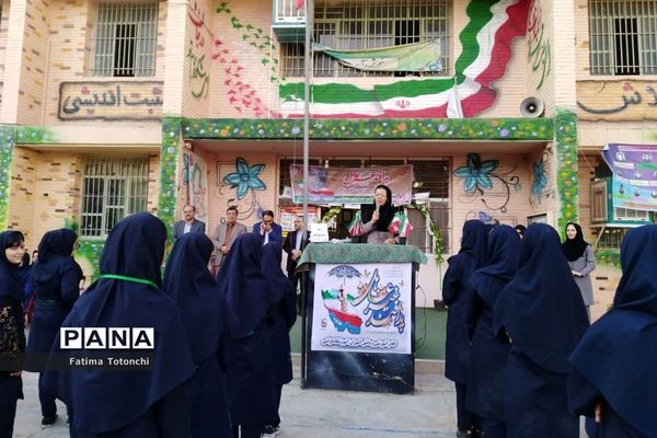 گرامیداشت هفته پدافندغیر عامل در دبیرستان حاج علی اکبر گراشی ناحیه 3