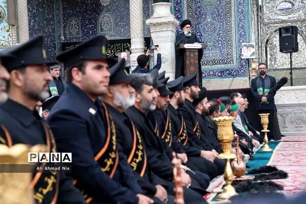 آیین نصب پرچم سیاه بر گنبد حرم حضرت معصومه(س)