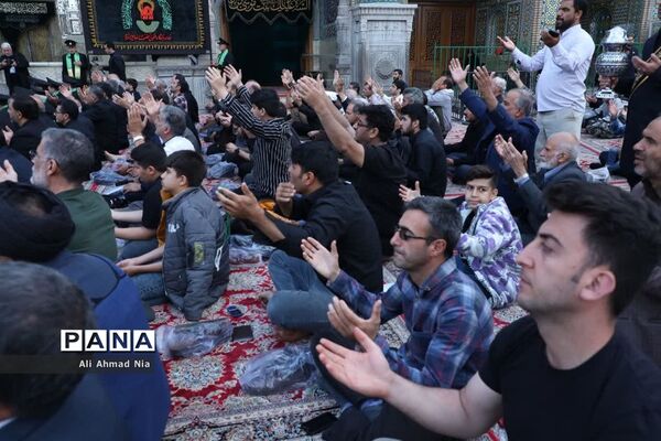 آیین نصب پرچم سیاه بر گنبد حرم حضرت معصومه(س)