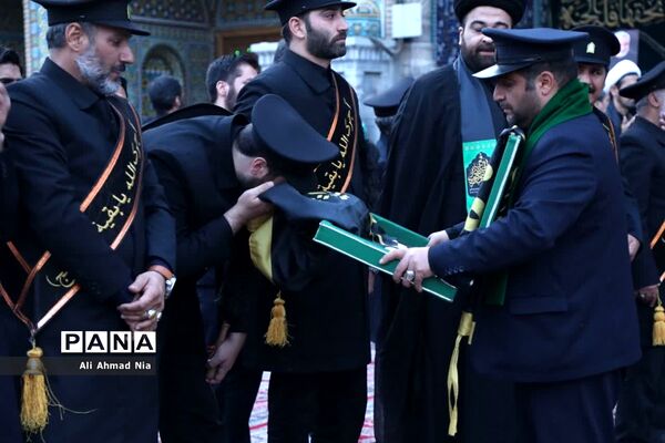 آیین نصب پرچم سیاه بر گنبد حرم حضرت معصومه(س)