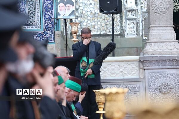 آیین نصب پرچم سیاه بر گنبد حرم حضرت معصومه(س)