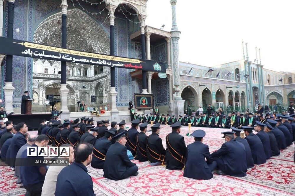 آیین نصب پرچم سیاه بر گنبد حرم حضرت معصومه(س)