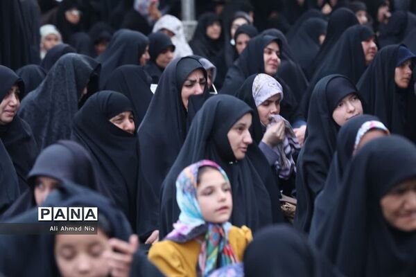 آیین نصب پرچم سیاه بر گنبد حرم حضرت معصومه(س)