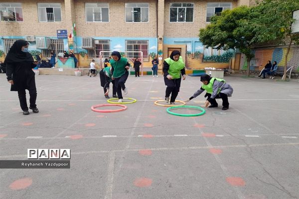 برگزاری مسابقه مادر دختری در دبیرستان استاد شهریار