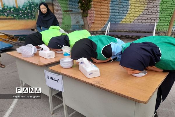 برگزاری مسابقه مادر دختری در دبیرستان استاد شهریار