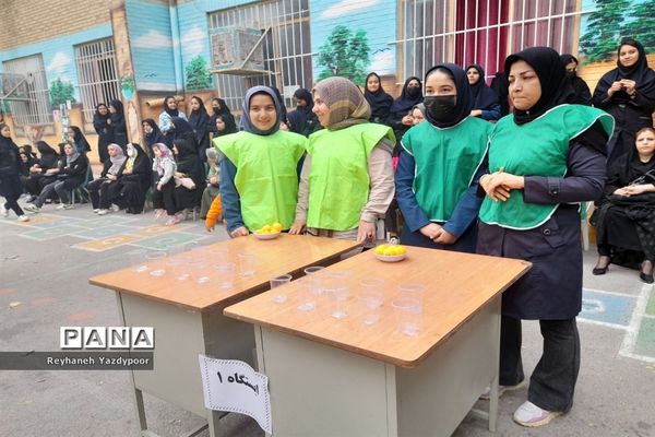 برگزاری مسابقه مادر دختری در دبیرستان استاد شهریار