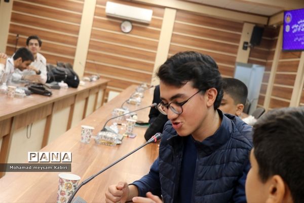 نشست هم‌اندیشی دانش‌آموزان پیشتاز جهادی در خصوص ایام الله 13 آبان