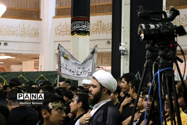 اجتماع نوجوانان فاطمی «از قم تا قدس» در حرم حضرت معصومه(س)