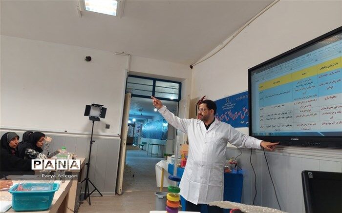 برگزاری کارگاه آزمایشگاه علوم تجربی ویژه معلمان مقطع ابتدایی در شهرستان‌قرچک/فیلم