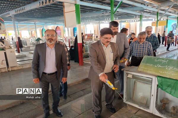 غبارروبی و عطر افشانی مزار مطهر شهدای مدرسه شهید پیروز بهبهان