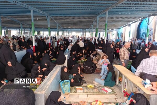 غبارروبی و عطر افشانی مزار مطهر شهدای مدرسه شهید پیروز بهبهان
