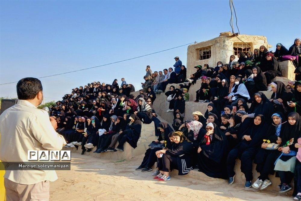 بازدید دانش‌آموزان اصفهانی شرکت کننده در اردوی راهیان نور از موزه ملی دفاع مقدس شهر خرمشهر