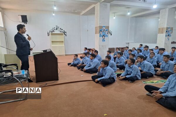 حضور مدیر و کارشناس کانون فرهنگی تربیتی شهید کشاورزی در مدارس شهرستان مهریز