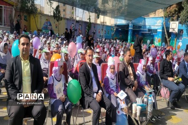 مراسم آغاز طرح ملی پیشگیری از پوسیدگی دندان دانش‌آموزان در دبستان محدثه شاهد شهرستان ورامین