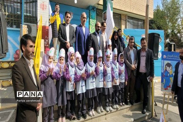 مراسم آغاز طرح ملی پیشگیری از پوسیدگی دندان دانش‌آموزان در دبستان محدثه شاهد شهرستان ورامین