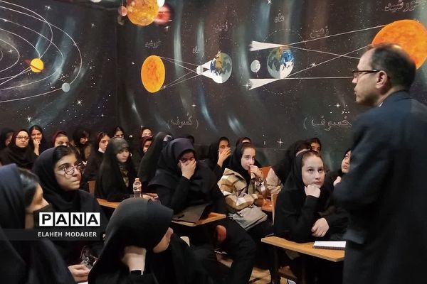 کارگاه آموزشی آشنایی با نجوم  و رصد ماه و صور فلکی در پژوهش‌سرای دانش‌آموزی کاوش کهریزک