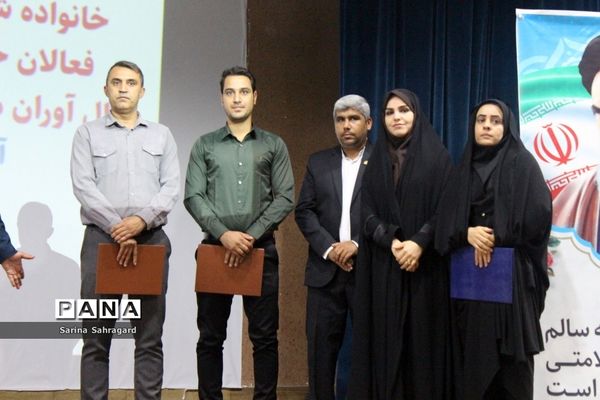 تجلیل از خانواده شهدا، فعالان حوزه تربیت‌بدنی و مدال‌آوران مسابقات ورزشی کشوری در بوشهر