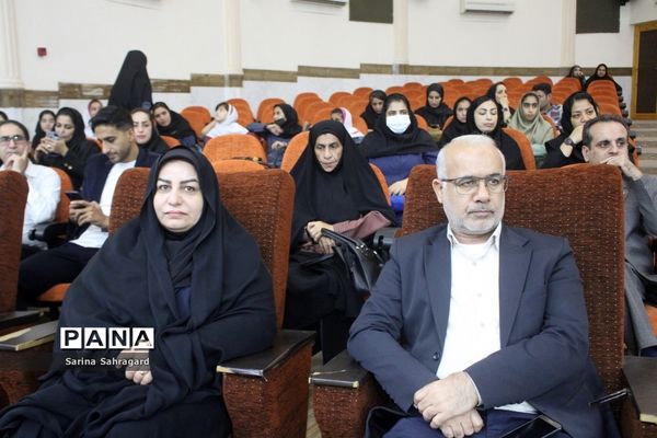 تجلیل از خانواده شهدا، فعالان حوزه تربیت‌بدنی و مدال‌آوران مسابقات ورزشی کشوری در بوشهر