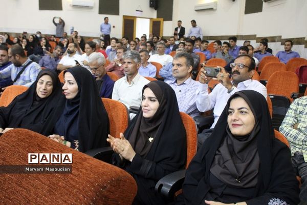 تجلیل از خانواده شهدا، فعالان حوزه تربیت‌بدنی و مدال‌آوران مسابقات ورزشی کشوری در بوشهر