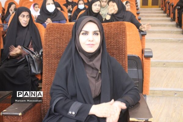تجلیل از خانواده شهدا، فعالان حوزه تربیت‌بدنی و مدال‌آوران مسابقات ورزشی کشوری در بوشهر