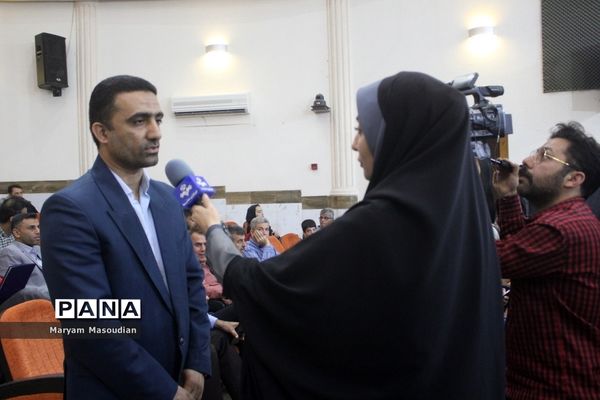 تجلیل از خانواده شهدا، فعالان حوزه تربیت‌بدنی و مدال‌آوران مسابقات ورزشی کشوری در بوشهر