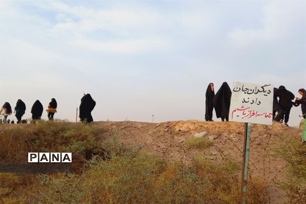 دانش آموزان  استان اصفهان  از منطقه جنگی ذوالفقاریه ء آبادان در اردوی راهیان نور