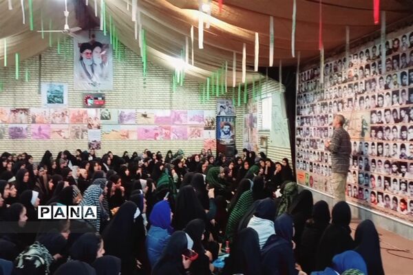 دانش آموزان  استان اصفهان  از منطقه جنگی ذوالفقاریه ء آبادان در اردوی راهیان نور