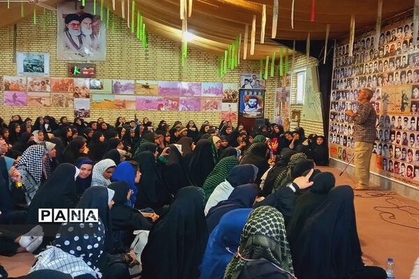 دانش آموزان  استان اصفهان  از منطقه جنگی ذوالفقاریه ء آبادان در اردوی راهیان نور
