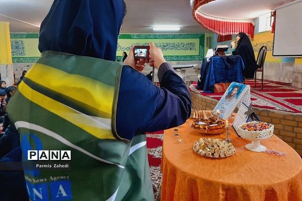 جلسه پاسخگویی به شبهات دینی دانش‌آموزان در مدرسه مهدیه شهریار