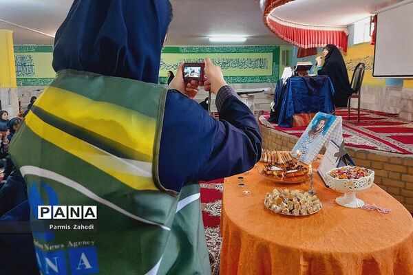 جلسه پاسخگویی به شبهات دینی دانش‌آموزان در مدرسه مهدیه شهریار