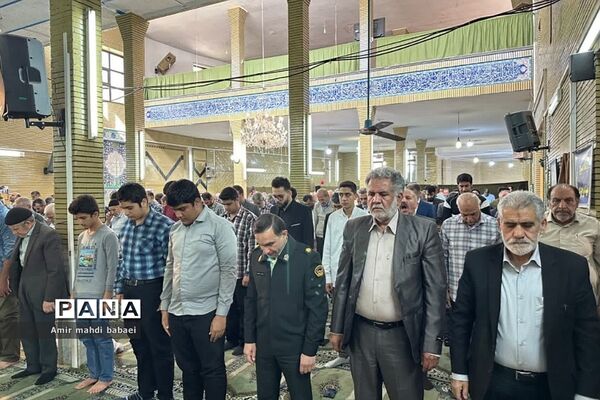 برگزاری نماز جمعه رودهن با حضور و مشارکت دانش‌آموزان بسیجی