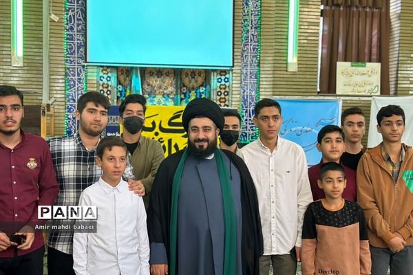 برگزاری نماز جمعه رودهن با حضور و مشارکت دانش‌آموزان بسیجی