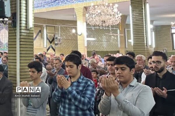 برگزاری نماز جمعه رودهن با حضور و مشارکت دانش‌آموزان بسیجی