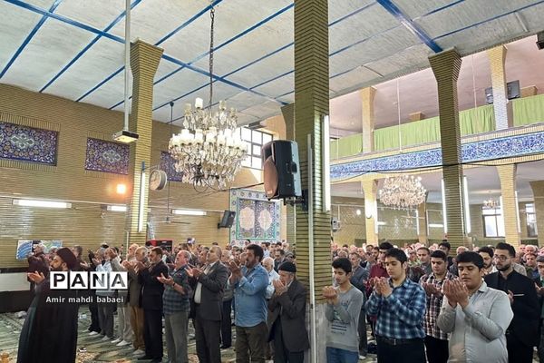 برگزاری نماز جمعه رودهن با حضور و مشارکت دانش‌آموزان بسیجی