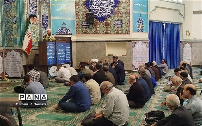استقبال گرم مردم از نماز جمعه اندیشه همراه با برپایی میز خدمت