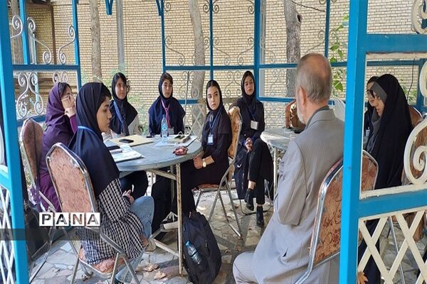 حضور دانش‌آموزان دختر منتخب خراسان شمالی در اختتامیه کشوری جشنواره فرهنگی هنری امید فردا