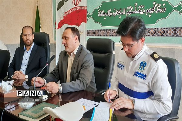 برگزاری جلسه توجیهی و آموزشی آموزش فرهنگ ترافیک و پدافند غیر عامل ویژه رانندگان سرویس‌های دانش‌آموزی مدارس شهرستان کلات