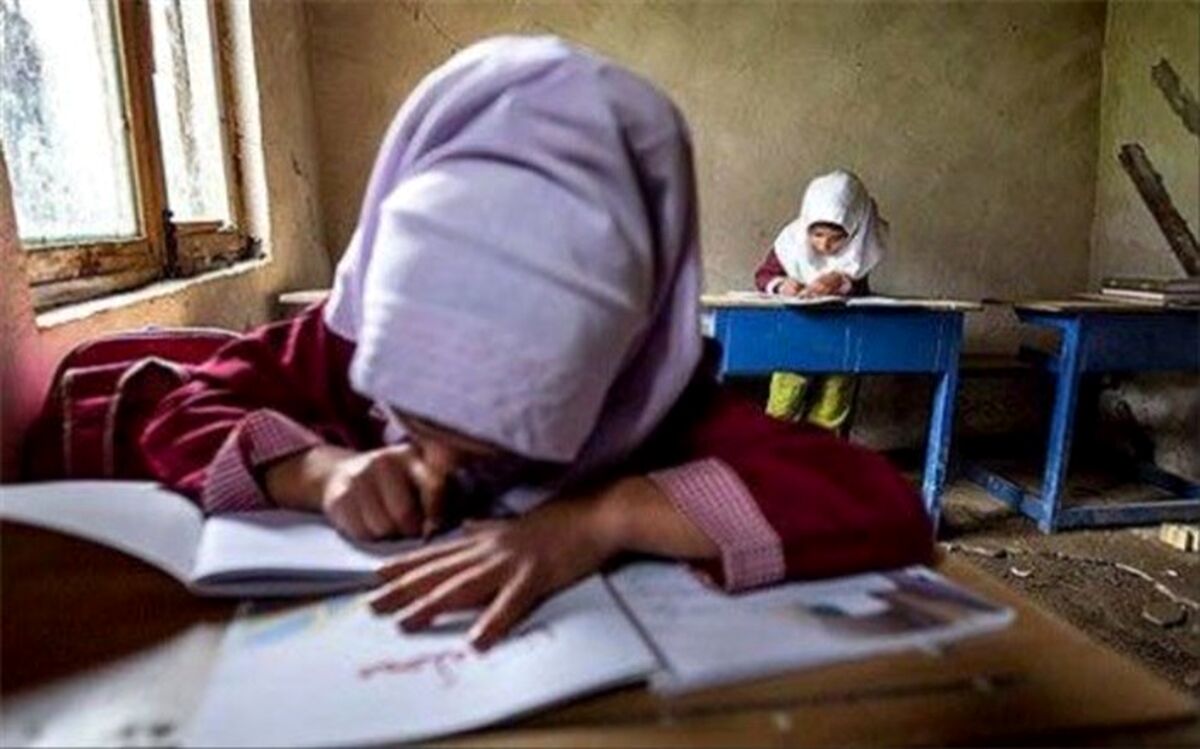 وقتی معلم اصفهانی دست‌های خدا برای کمک به دانش‌آموز بازمانده از تحصیل می‌شود