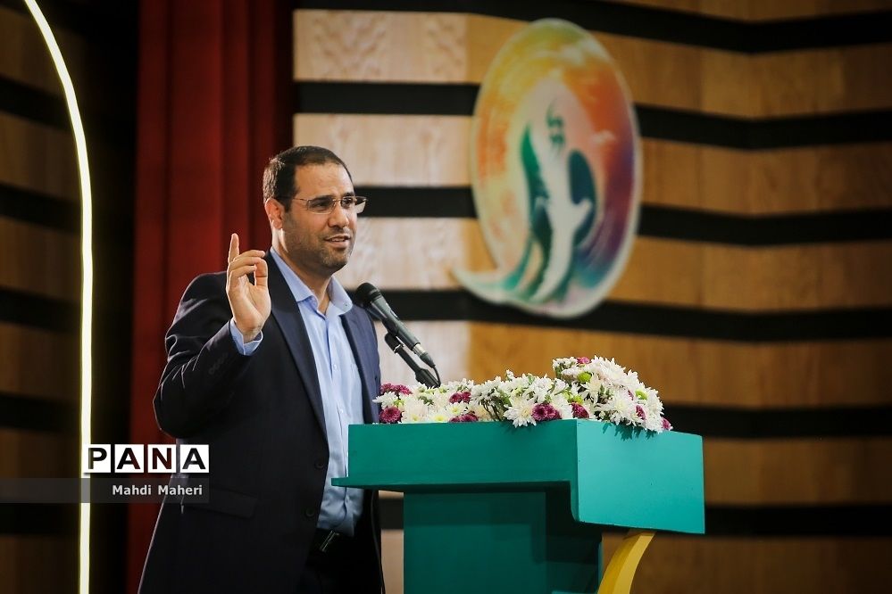 ‌پیام جشنواره امید فردا این است که آینده کشور را دانش‌آموزان می‌سازند