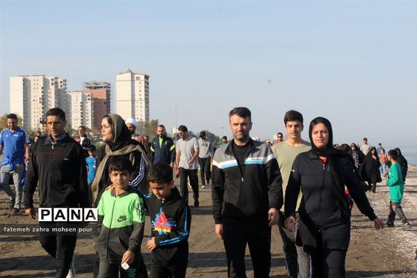 همایش پیاده‌روی خانوادگی در سرخ رود