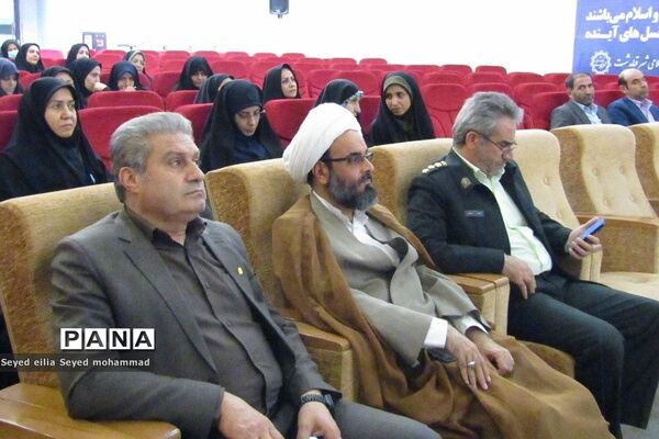 دیدار مدیران و معاونان پرورشی با امام‌جمعه قیامدشت