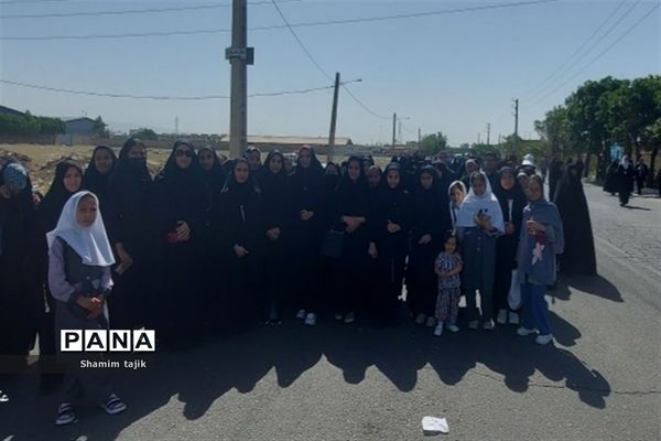 حضور دانش‌آموزان  و خبرنگاران شهر جوادآباد در مراسم ارتحال امام خمینی (ره)