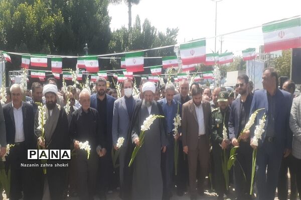 آیین گلباران قتلگاه یادمان شهدای ۱۵ خرداد در شهرستان‌ قرچک