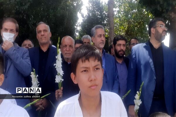 آیین گلباران قتلگاه یادمان شهدای ۱۵ خرداد در شهرستان‌ قرچک
