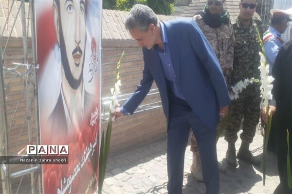آیین گلباران قتلگاه یادمان شهدای ۱۵ خرداد در شهرستان‌ قرچک