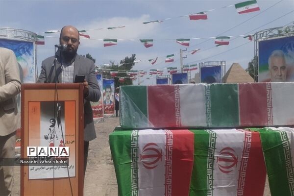 آیین گلباران قتلگاه یادمان شهدای ۱۵ خرداد در شهرستان‌ قرچک