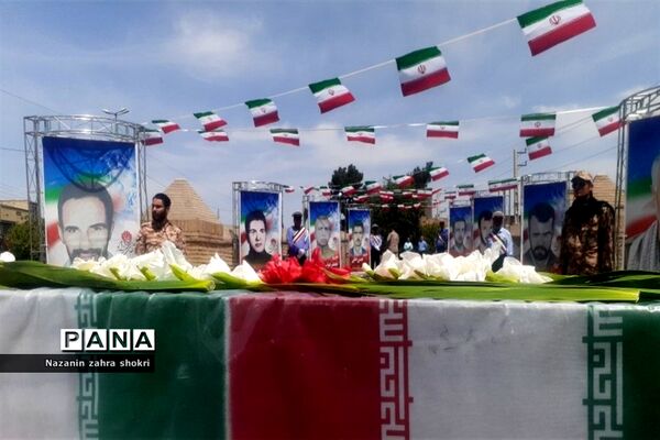 آیین گلباران قتلگاه یادمان شهدای ۱۵ خرداد در شهرستان‌ قرچک