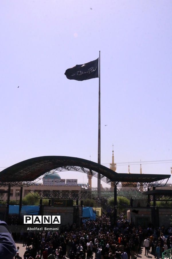 عرض ارادت مردم به امام خمینی(ره) در سی و چهارمین سالگرد ارتحال