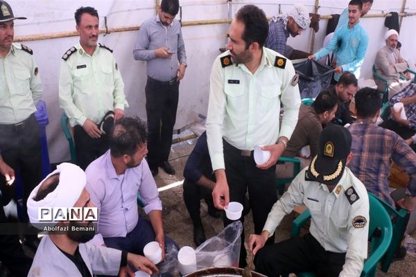 عرض ارادت مردم به امام خمینی(ره) در سی و چهارمین سالگرد ارتحال