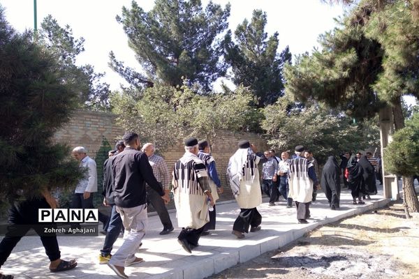 عرض ارادت مردم به امام خمینی(ره) در سی و چهارمین سالگرد ارتحال